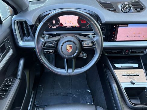 Used 2024 Porsche Cayenne Coupe AWD/4WD image 16