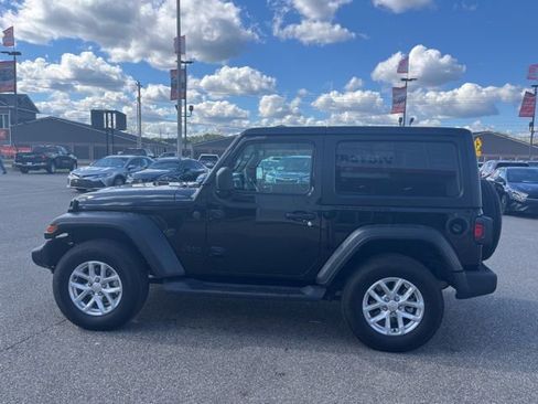 Used 2023 Jeep Wrangler Sport S image 7