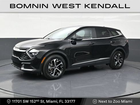 Used 2025 Kia Sportage EX FWD image 1
