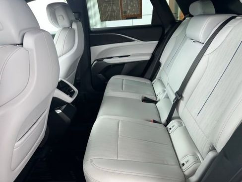 Used 2024 Cadillac Lyriq Luxury AWD/4WD image 24