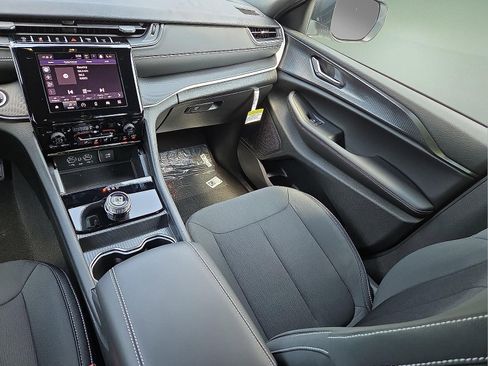 New 2025 Jeep Grand Cherokee L Laredo w/ Luxury Tech Group I AWD/4WD image 13