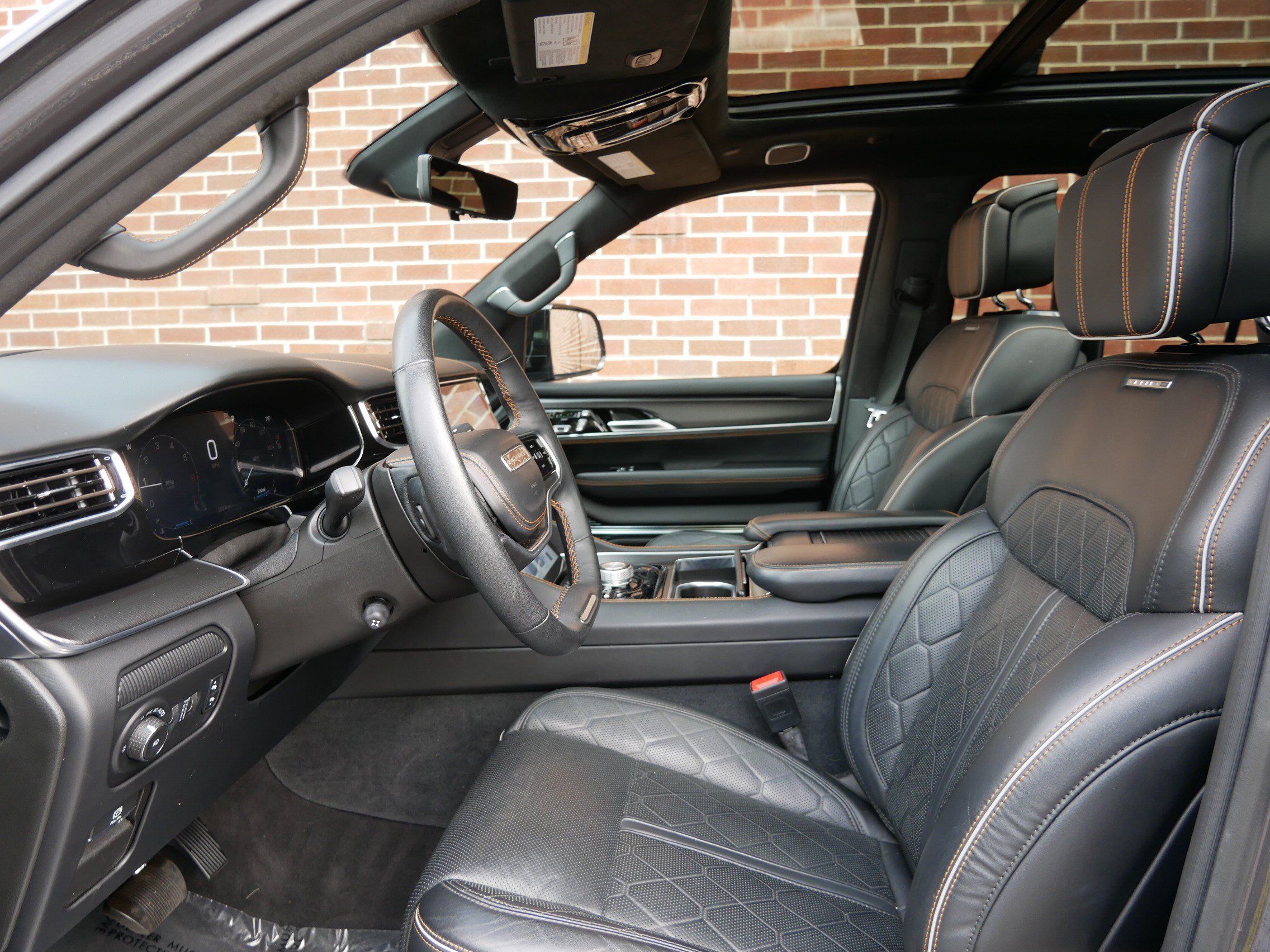 Used 2024 Jeep Grand Wagoneer L Series III w/ Rear Seat Video Group 1 AWD/4WD image 6