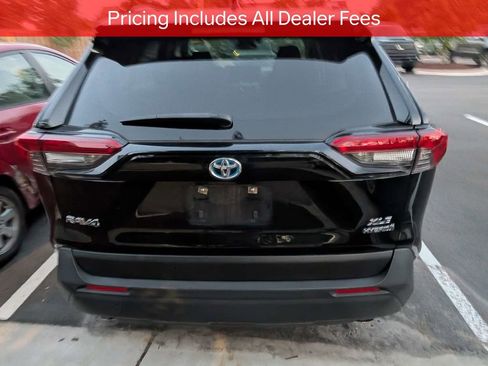 Certified 2021 Toyota RAV4 XLE w/ Convenience Package AWD/4WD image 6
