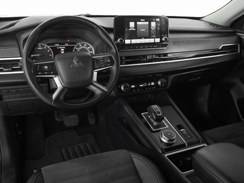 Used 2023 Mitsubishi Outlander SE image 17