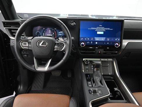 Used 2026 Lexus GX 550 w/ Accessory Package (2T) AWD/4WD image 11