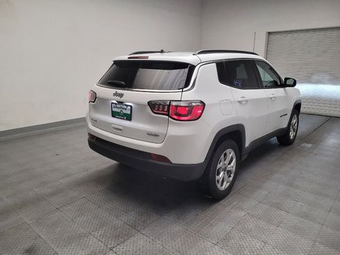 Used 2025 Jeep Compass Latitude w/ Sun & Sound Group AWD/4WD image 9
