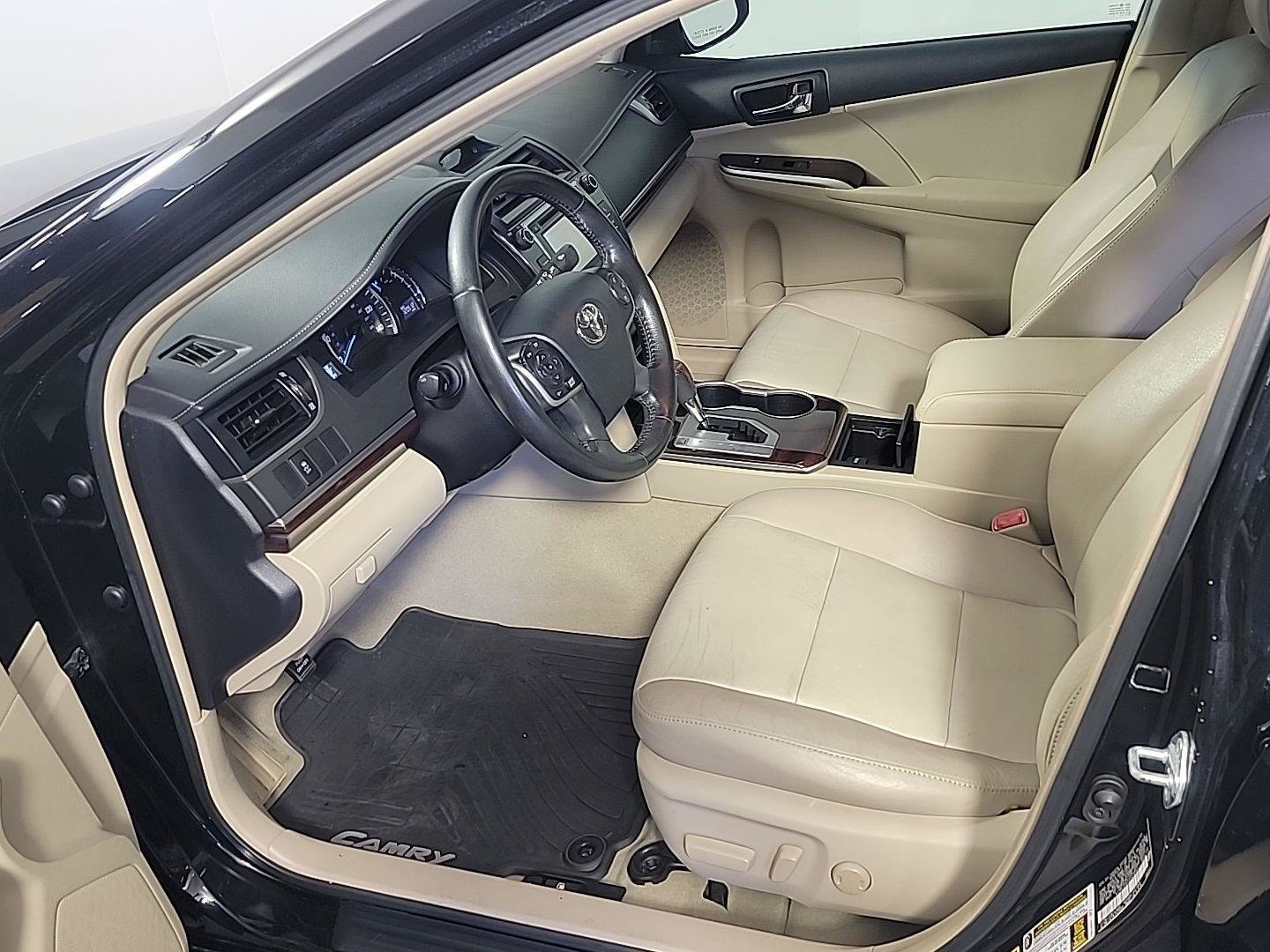 Used 2012 Toyota Camry XLE w/ Leather Pkg FWD image 17