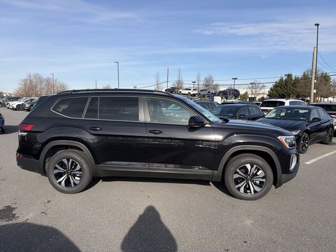 New 2026 Volkswagen Atlas SE image 4