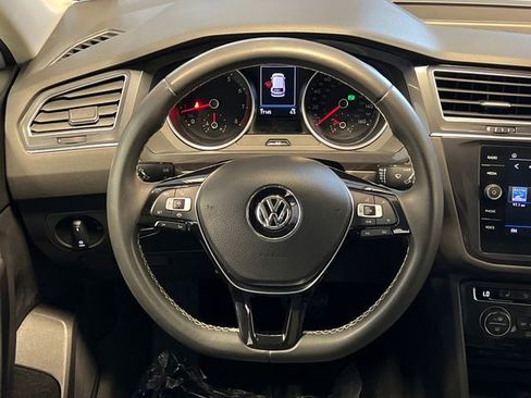 Used 2021 Volkswagen Tiguan SE FWD image 19