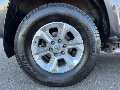 Used 2017 Toyota 4Runner SR5 Premium image 17