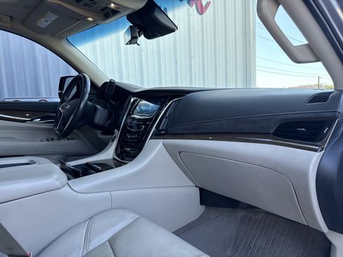 Used 2018 Cadillac Escalade Luxury w/ LPO, Radiant Package image 42