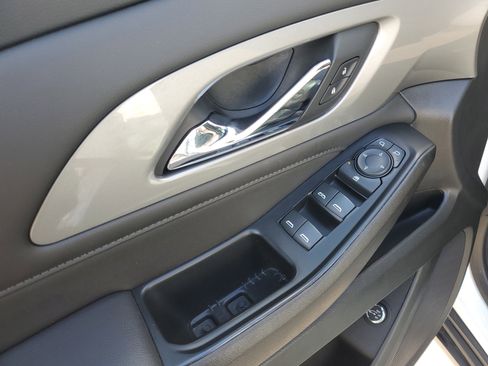 Used 2023 Chevrolet Traverse LT AWD/4WD image 9