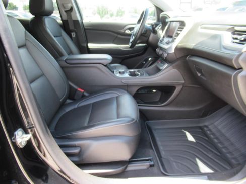 Used 2023 GMC Acadia SLT FWD image 10