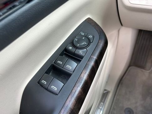 Used 2023 GMC Acadia Denali w/ Denali Technology Package image 25