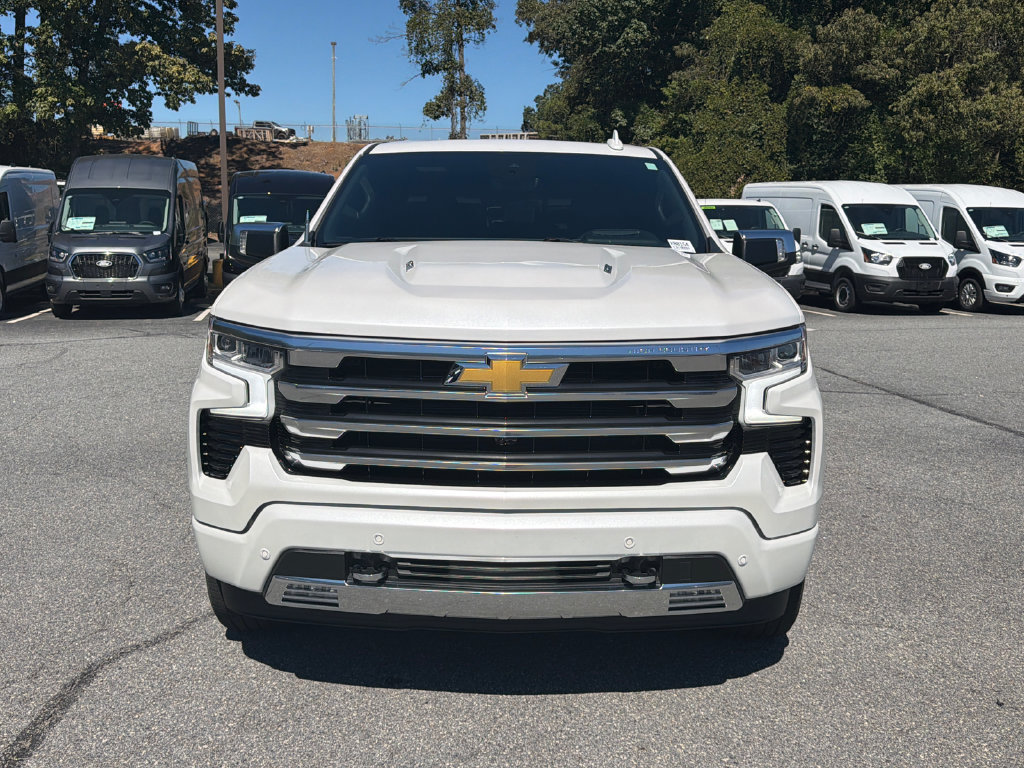 Used 2023 Chevrolet Silverado 1500 High Country w/ High Country Premium Package AWD/4WD image 2