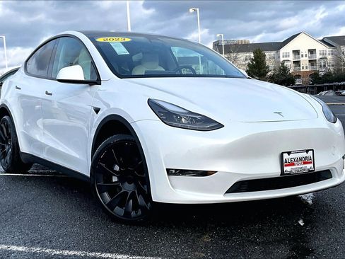 Used 2023 Tesla Model Y Long Range image 2