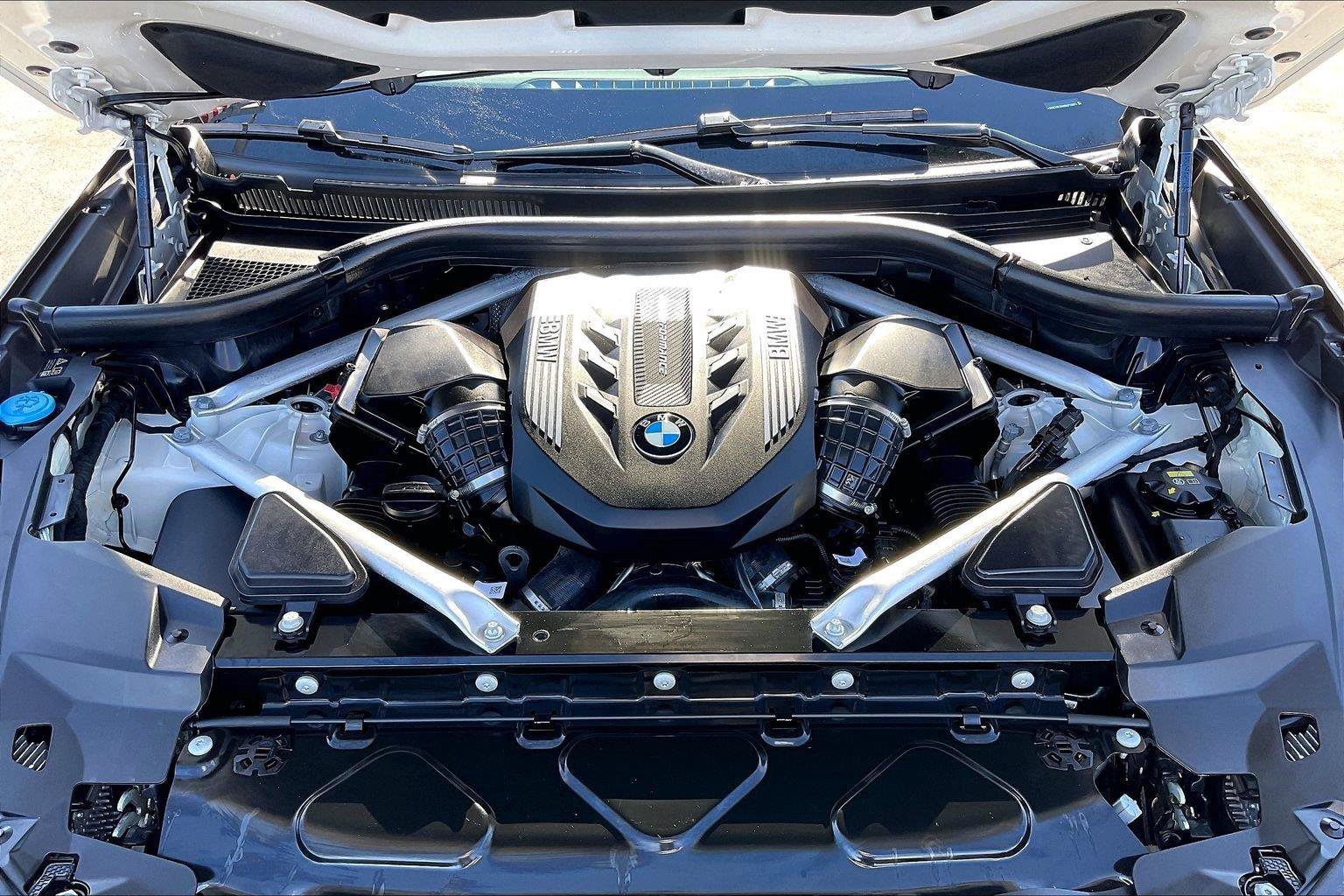 Used 2022 BMW X6 M50i AWD/4WD image 11