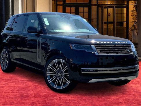 New 2025 Land Rover Range Rover SE image 3