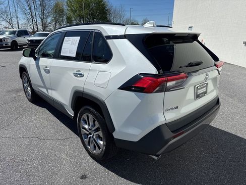 Used 2020 Toyota RAV4 Limited image 5