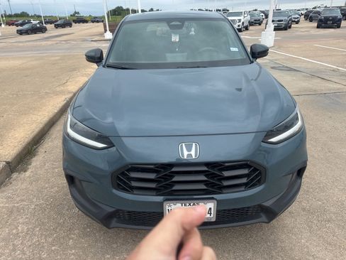 Certified 2025 Honda HR-V Sport image 8