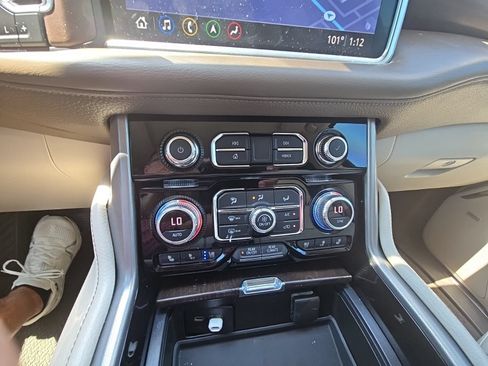 Used 2021 GMC Yukon Denali w/ Denali Premium Package RWD image 24
