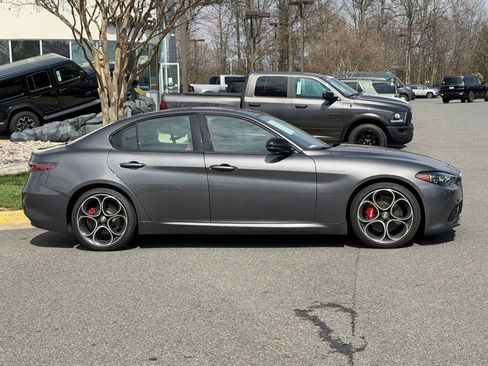 Used 2024 Alfa Romeo Giulia Veloce image 4