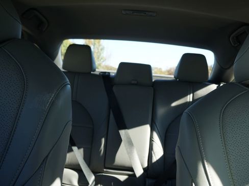 Used 2021 Toyota Avalon Limited image 12