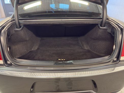 Used 2017 Chrysler 300 C AWD/4WD image 32