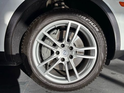 Used 2019 Porsche Cayenne S image 55