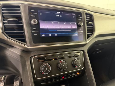 Used 2018 Volkswagen Atlas Launch Edition FWD image 16