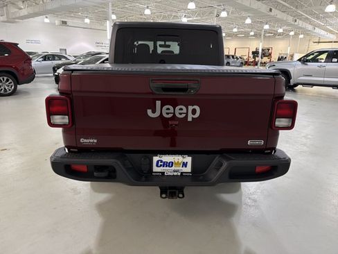 Used 2021 Jeep Gladiator Overland AWD/4WD image 7