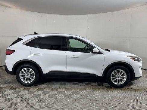 Certified 2020 Ford Escape SE FWD image 2