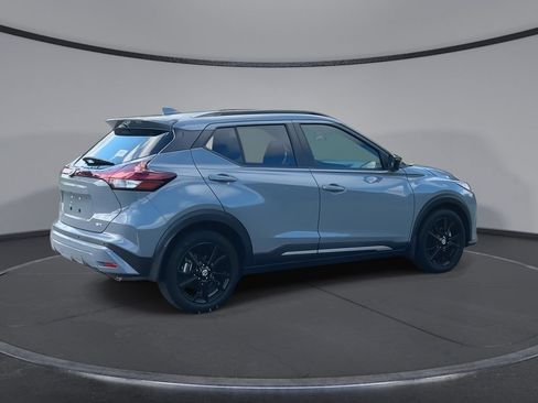 Used 2021 Nissan Kicks SR FWD image 8
