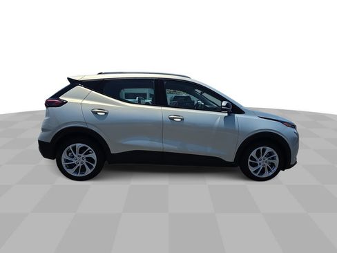 Used 2023 Chevrolet Bolt EUV LT FWD image 9