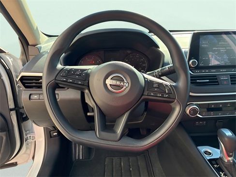 Used 2025 Nissan Altima 2.5 S image 21