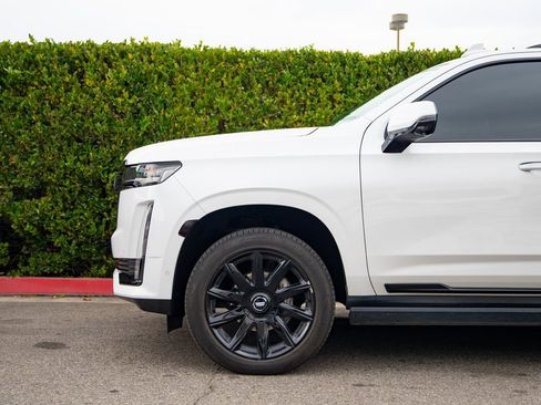 Used 2022 Cadillac Escalade ESV Premium Luxury Platinum w/ Heavy-Duty Trailer Package image 4