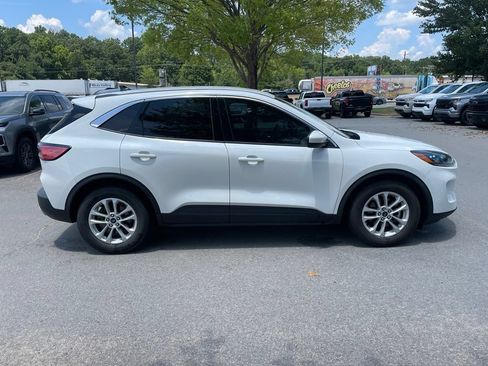 Used 2020 Ford Escape SE FWD image 9