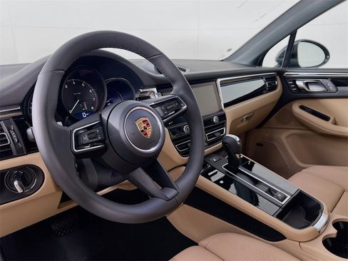 New 2026 Porsche Macan image 4