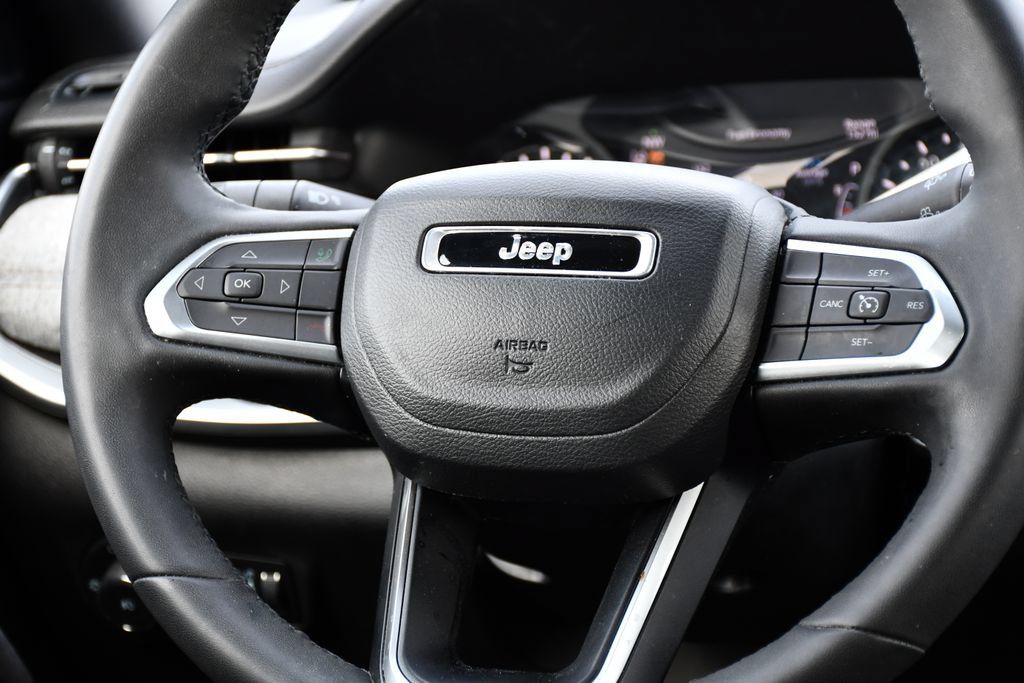 Used 2023 Jeep Compass Latitude AWD/4WD image 25