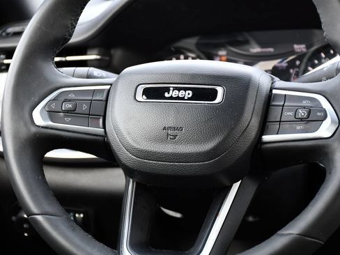 Used 2023 Jeep Compass Latitude AWD/4WD image 25