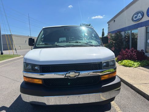 Used 2020 Chevrolet Express 3500 LT w/ LT Preferred Equipment Group RWD image 9
