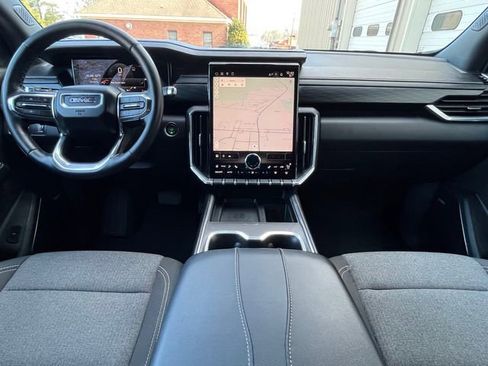 Used 2025 GMC Acadia Elevation image 12