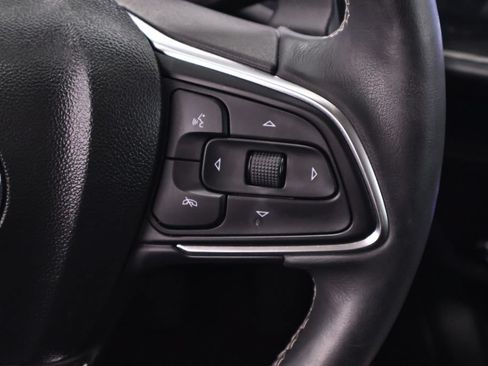 Used 2021 Buick Envision Essence FWD image 25