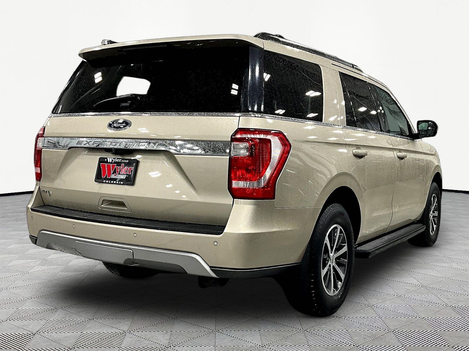 Used 2018 Ford Expedition XLT w/ Equipment Group 201A AWD/4WD image 6