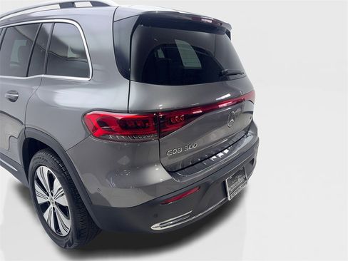 Used 2023 Mercedes-Benz EQB 300 4MATIC image 19