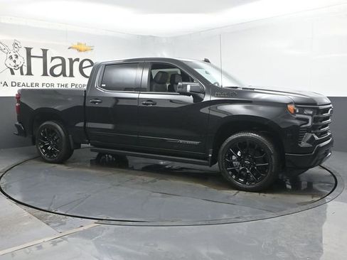 New 2026 Chevrolet Silverado 1500 High Country w/ High Country Premium Package AWD/4WD image 6