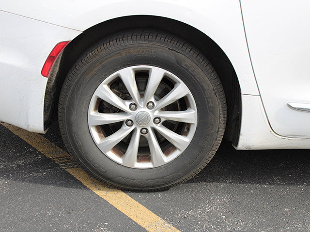 Used 2017 Chrysler Pacifica Touring-L FWD image 8