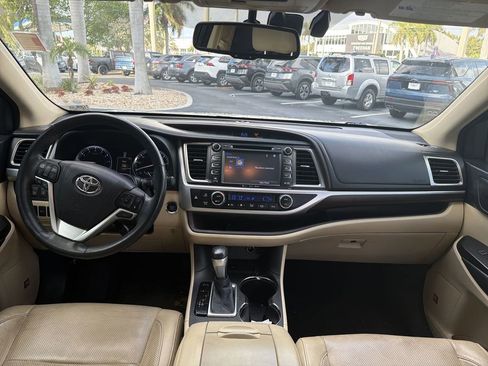 Used 2016 Toyota Highlander Limited Platinum image 10