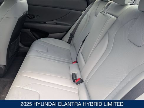 Certified 2025 Hyundai Elantra Limited FWD image 17