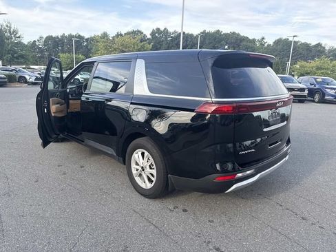 Used 2024 Kia Carnival LX FWD image 6